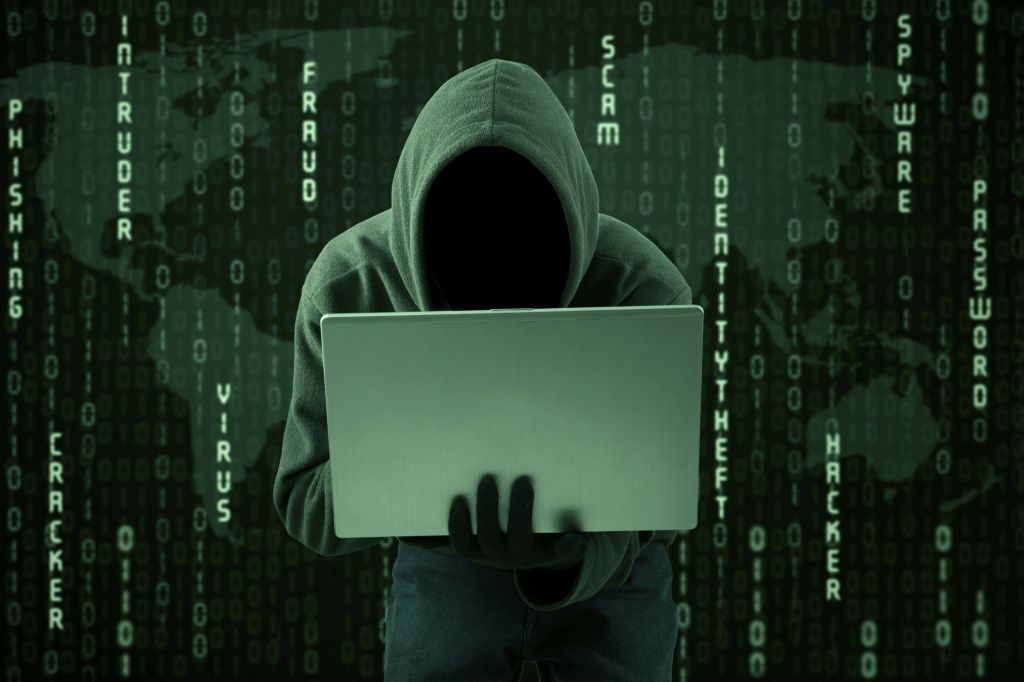 hacker-hacking-dark-hoodie.jpg
